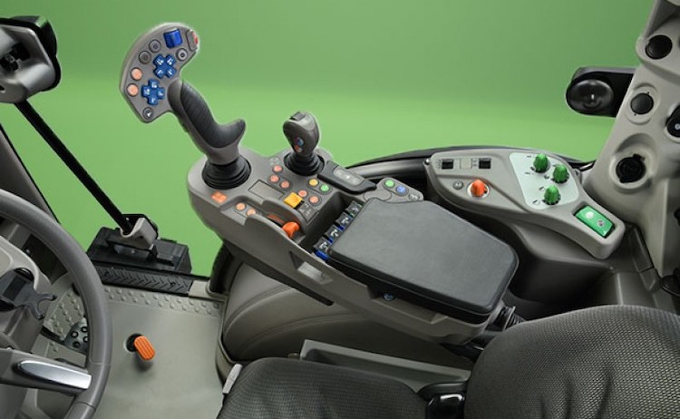 Il joystick MaxCom consente l'agevole gestione della velocità di guida